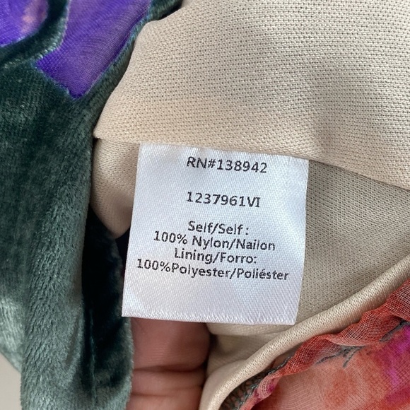 OnTwelfth Women’s Fully Lined Floral Velvet Burnout Strappy Tank Camisole Sz L‎ - Picture 11 of 16